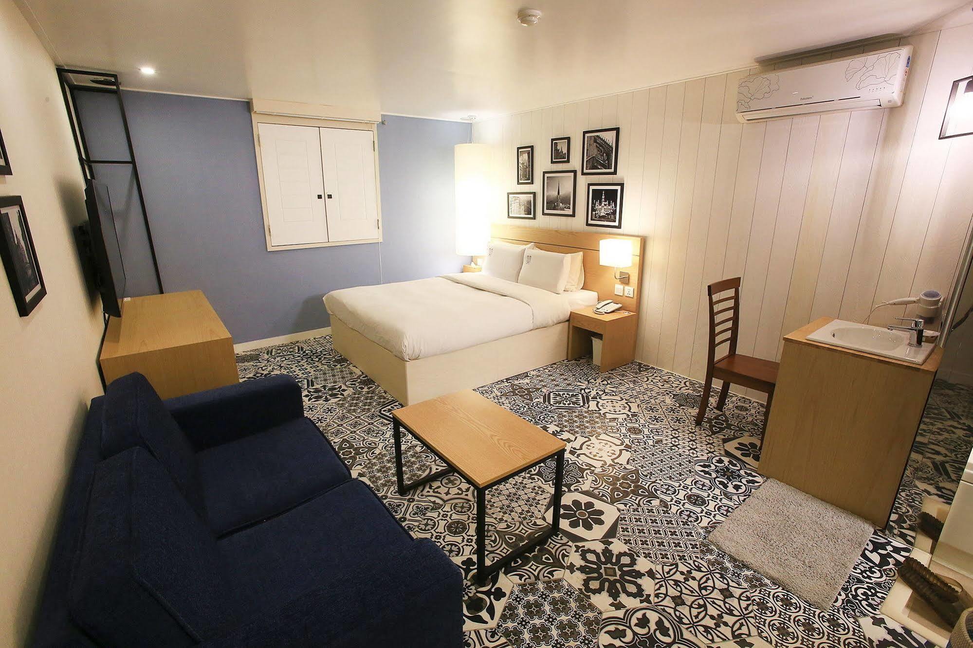 Merdi Hotel Suwon Esterno foto