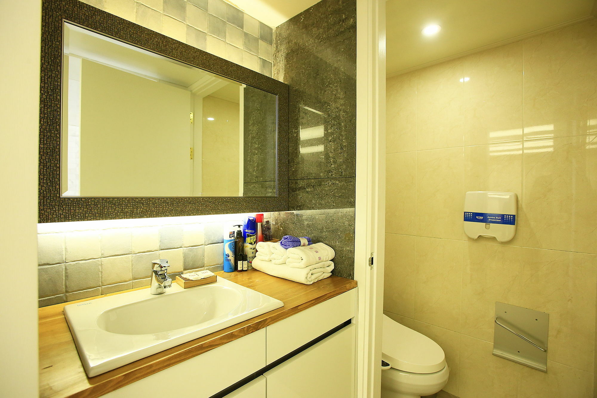 Merdi Hotel Suwon Esterno foto
